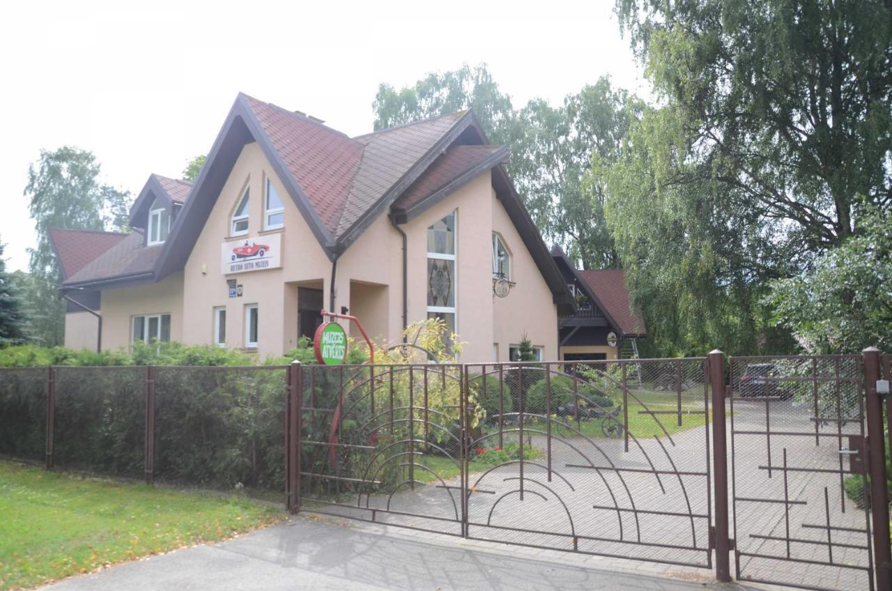 Classic Car Museum Apartment Riga Luaran gambar